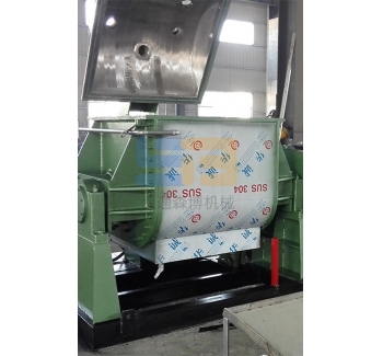Dry powder mixer